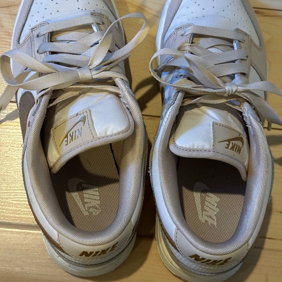 Women’s Nike Dunk Low Gold Swoosh Basketball Shoes Sneakers Size 8 - Picture 3 of 5